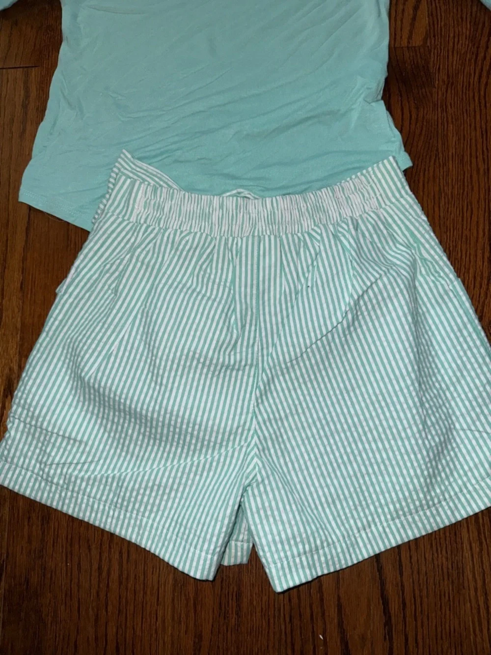 Girls aqua ruffle top and mint/white seersucker shorts with bow NWT